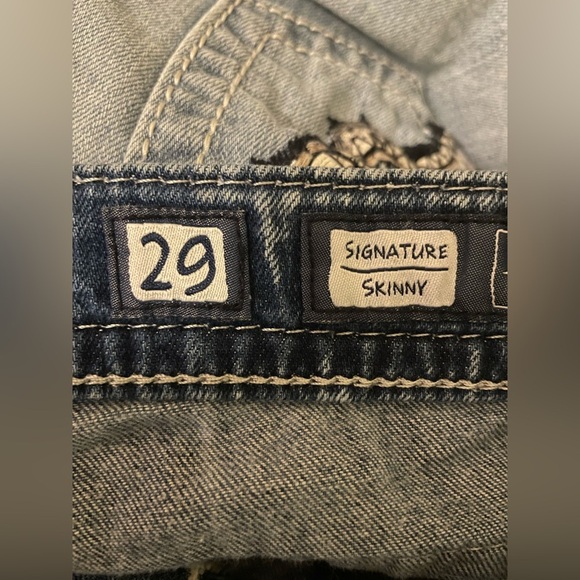 Miss Me Signature Skinny Jean Distressed Size 29 - Picture 9 of 16